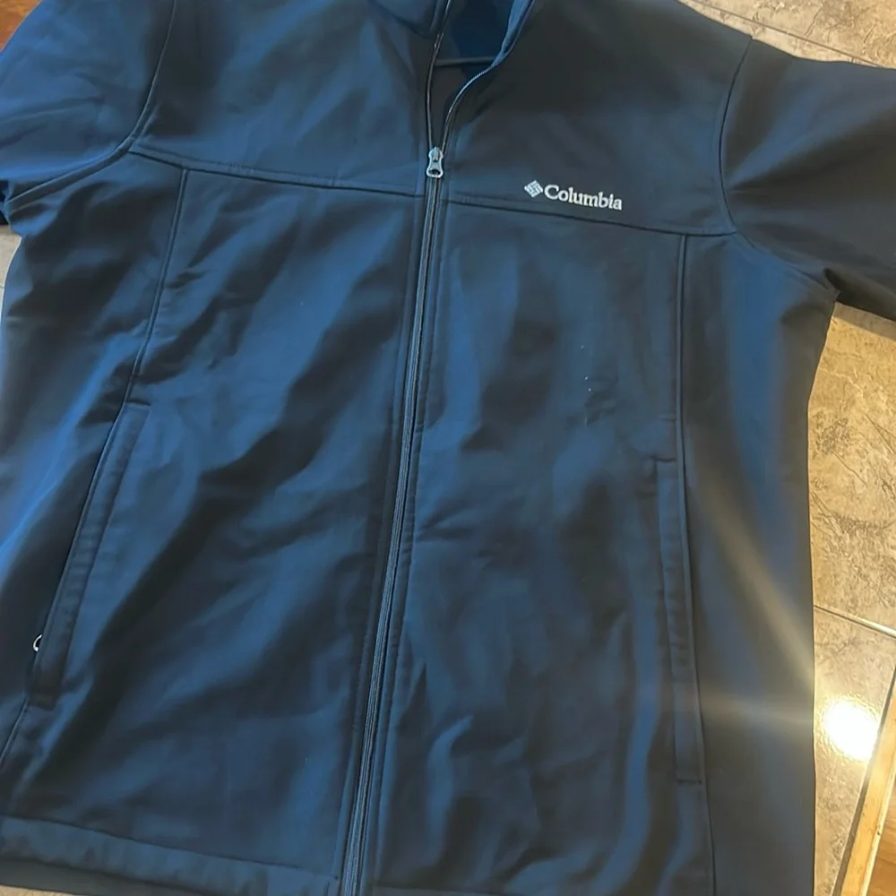 Large softshell jacket - Picture 1 of 2